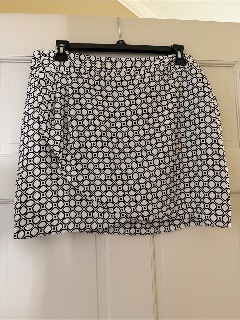 Banana Republic Black and White Geometric Mini Skirt